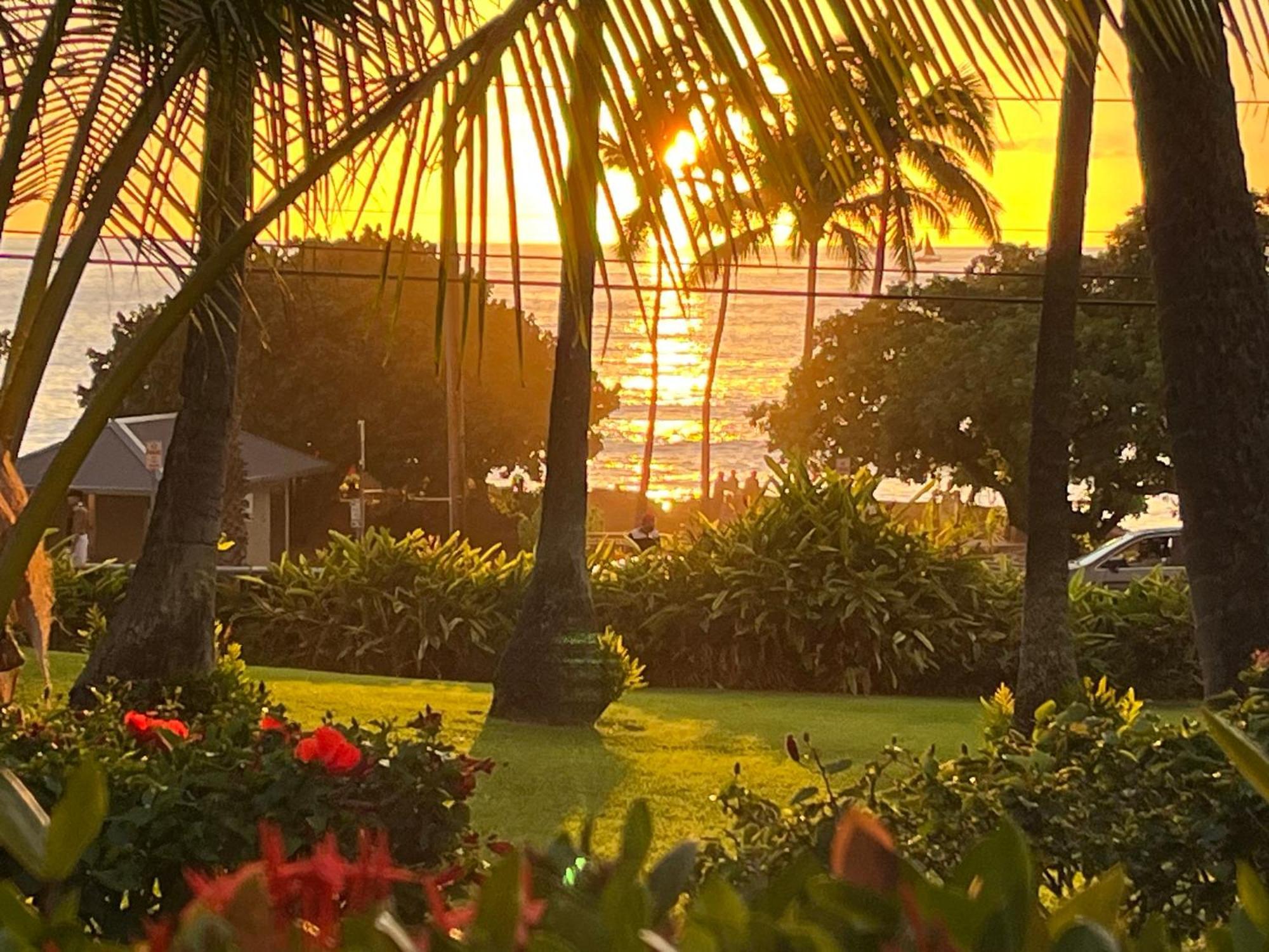 Family Getaway - Lava Room At Magic Sands Beach 凯路亚-科纳 外观 照片
